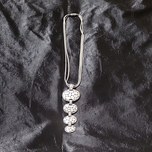 JOHN HARDY Elegant Sterling Silver Necklace and Chain - Picture 3 of 15